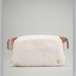 Lululemon Everywhere Belt Bag